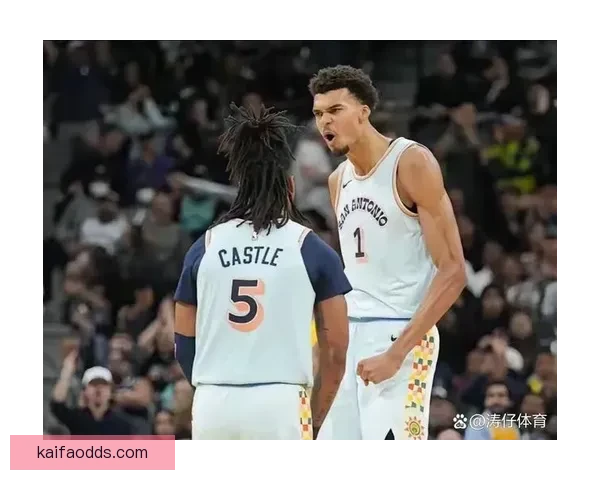 全队起立为卡斯尔庆祝三双创纪录邓肯19年历史比肩文班赞其本就优秀